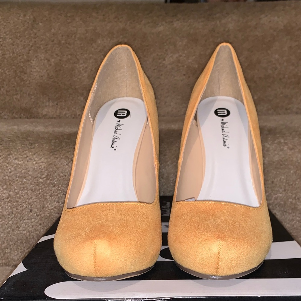 Michael Antonio suede pumps